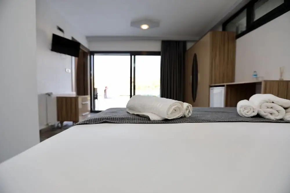 Четырёхместный номер Standard с балконом и с видом на бассейн в Fontana Hotel