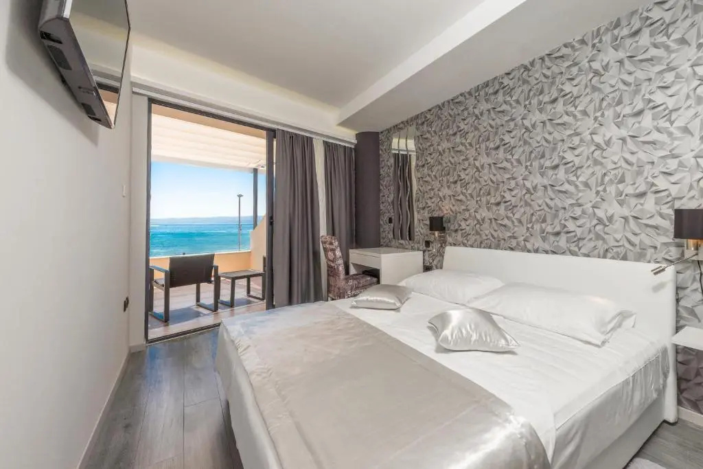 Standard Double room with sea view (full double bed)