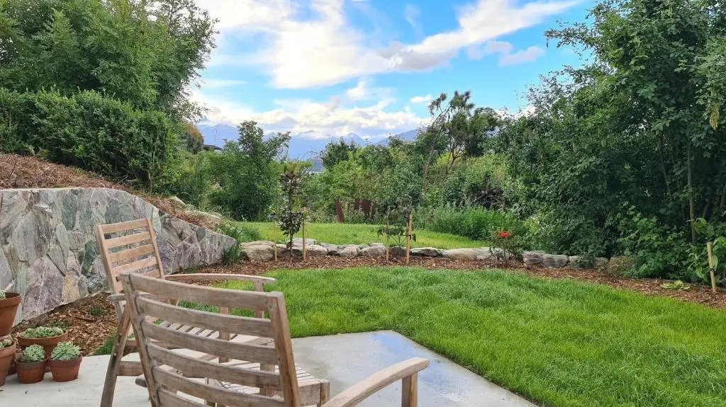 Kowhai Studio -private opposite golf course in central Wanaka