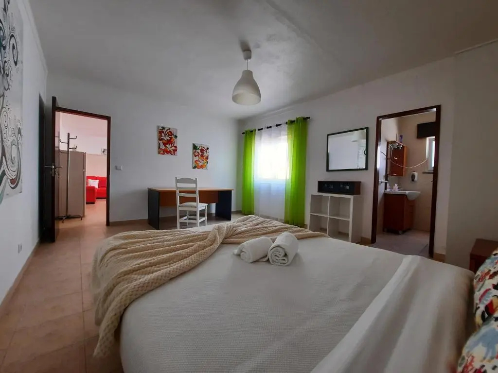 Deluxe Double room (full double bed)
