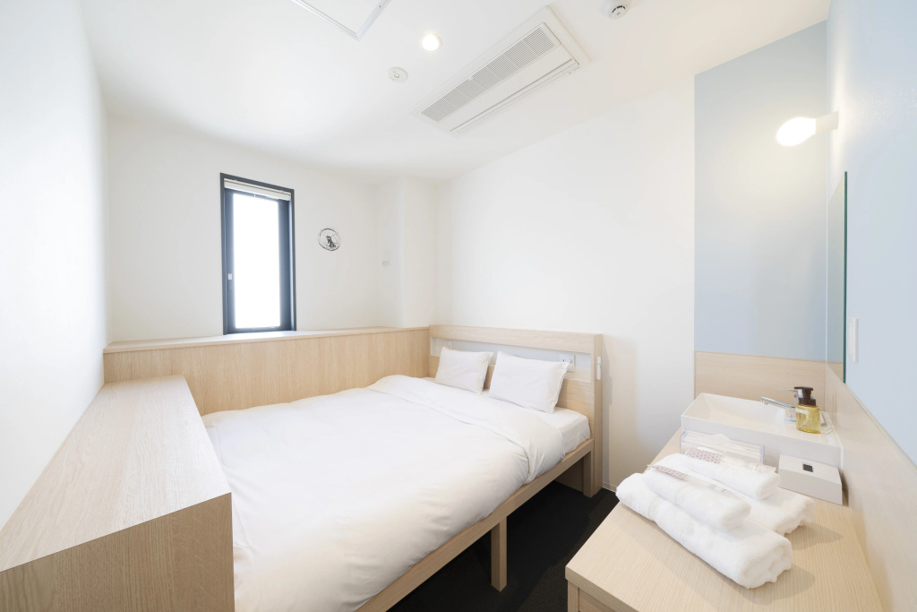 Double room (full double bed)