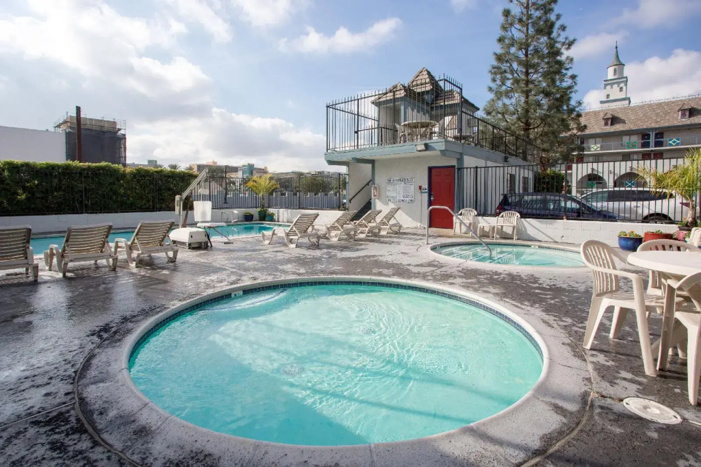 Castle Inn and Suites - Général