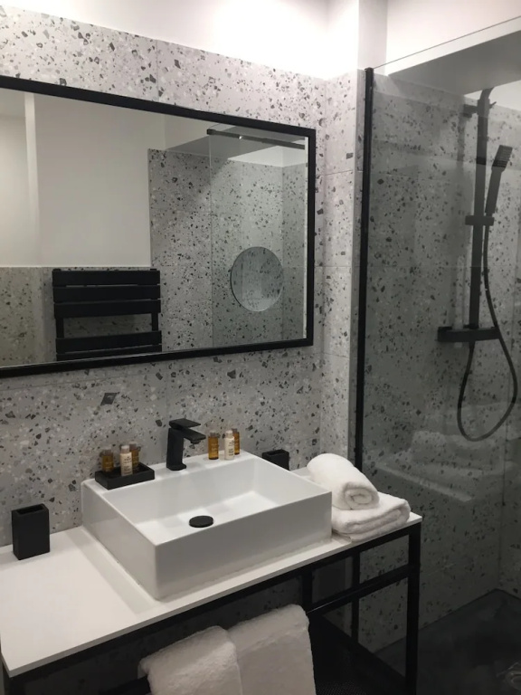 Classic Double room with balcony (full double bed)