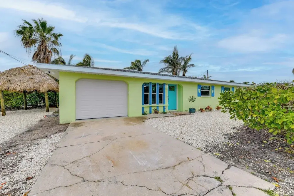 2 Blocks to Beach: Tropical Retreat in Anna Maria