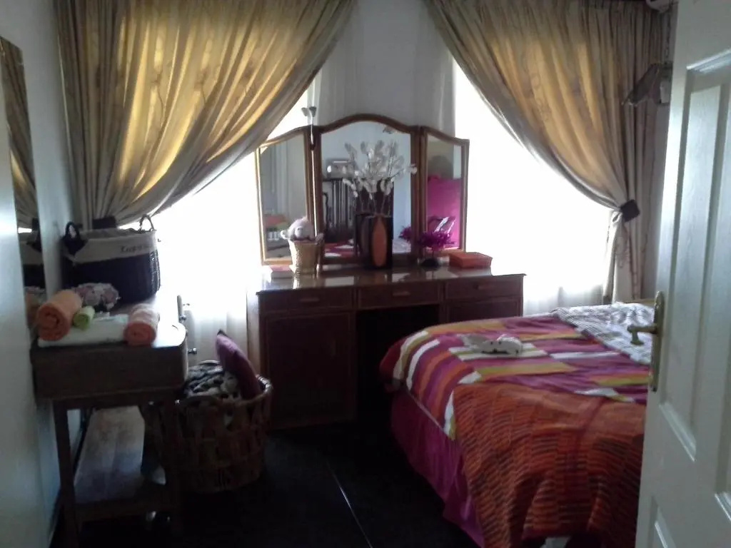 4 Bedrooms Cottage