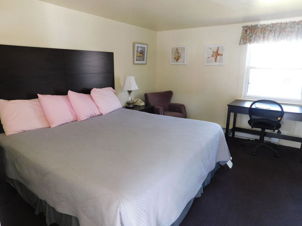Blue Spruce Motel & Townhouses