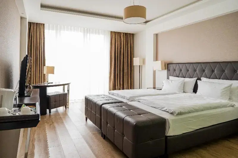 Deluxe Double room (full double bed)