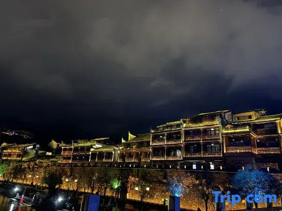 Yunshuiyao Serene Courtyard Homestay (Fenghuang Ancient Town)