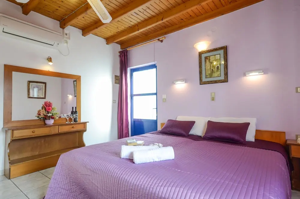 Double Studio with balcony (full double bed)