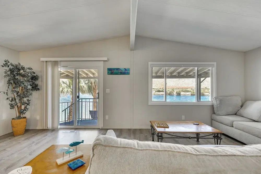 Colorado River Views: Waterfront Bullhead Home — фото 5