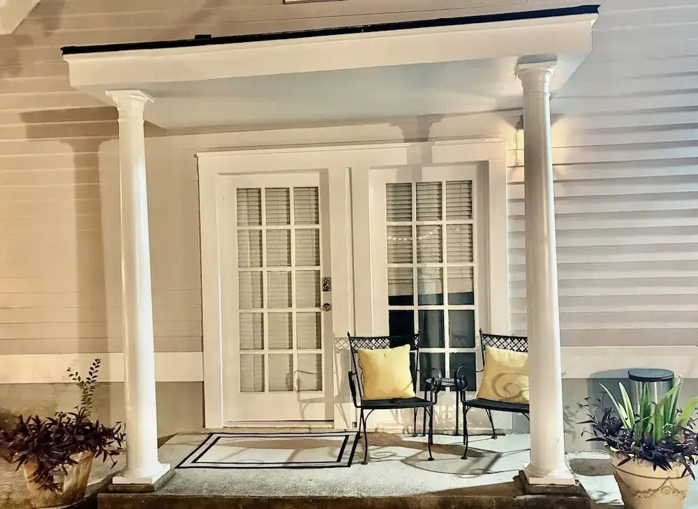 Chesnut Cottage Inn