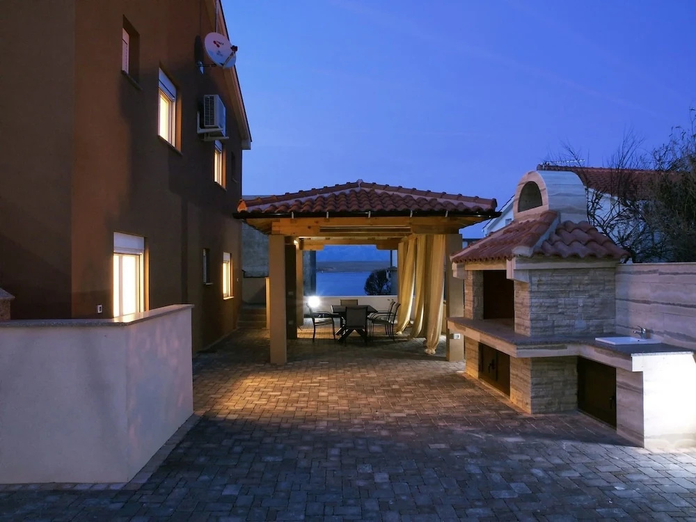 Apartments Malibu Two