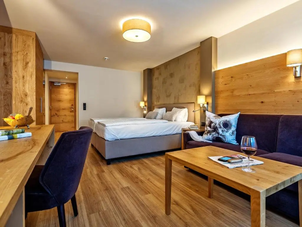 Deluxe Double room (full double bed)