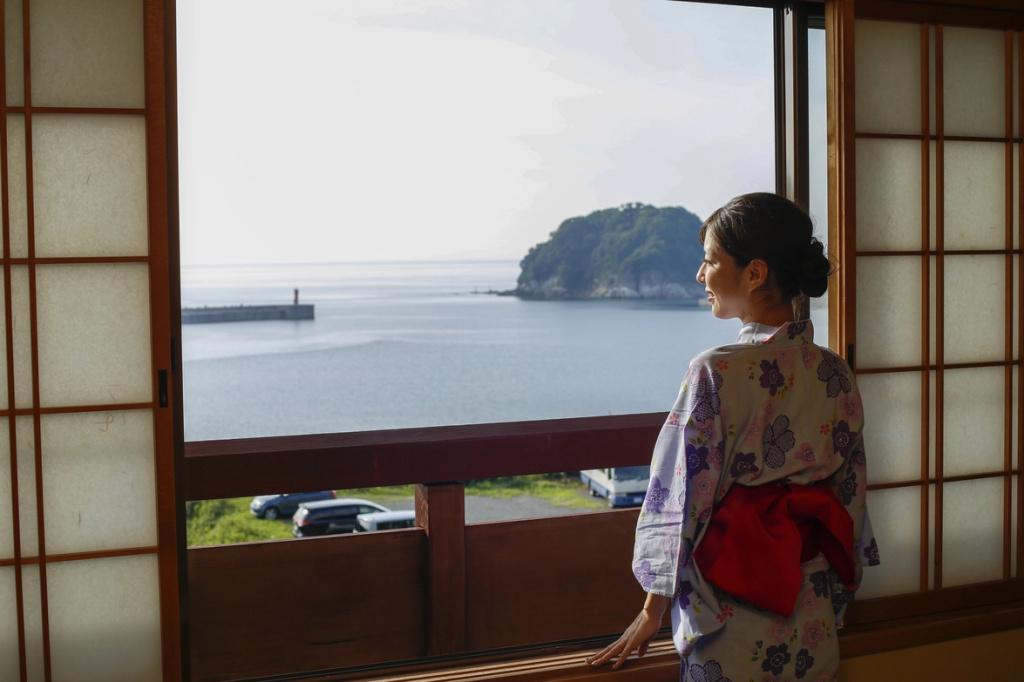 Kasumi Nihon Yuhi Hyakusen no Yado Minatokan