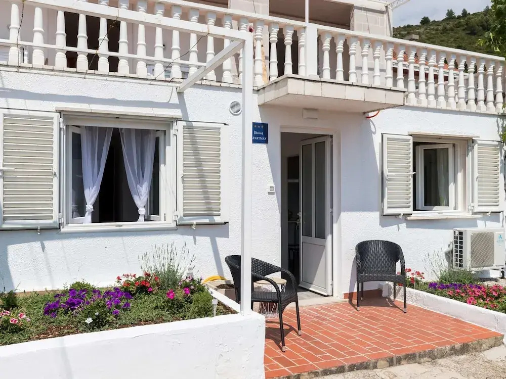 Apartment Semi - One Bedroom Apartment With Terrace and Sea View