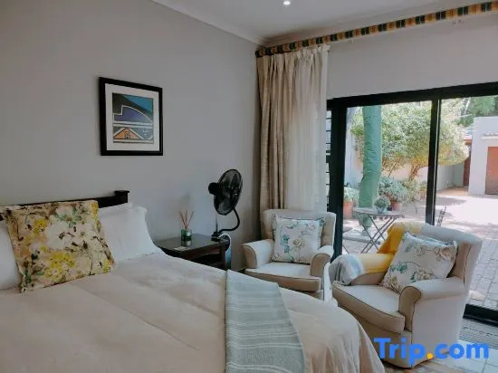 15 min Walk to Rosebank & Gautrain - Parkwood Stay