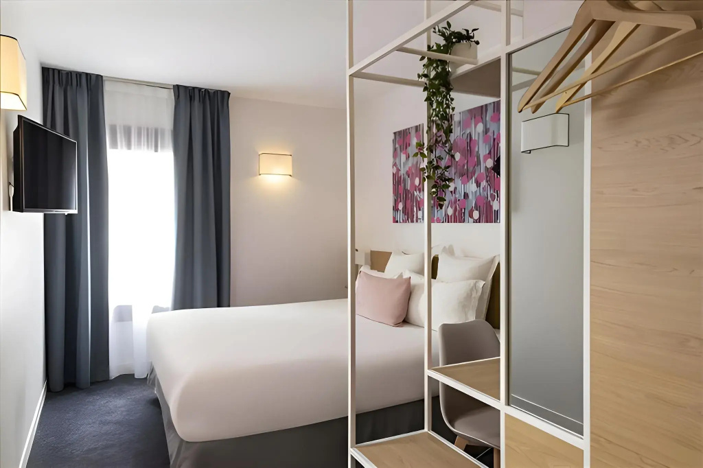 Отель Hôtel Paris Louis Blanc - Paris 10 в Париже