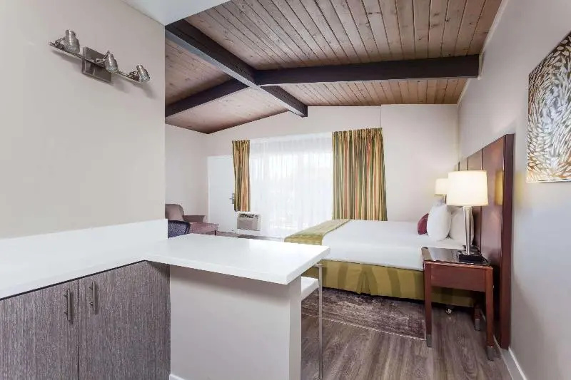 Ramada by Wyndham San Diego North Hotel & Conference Center - Chambres