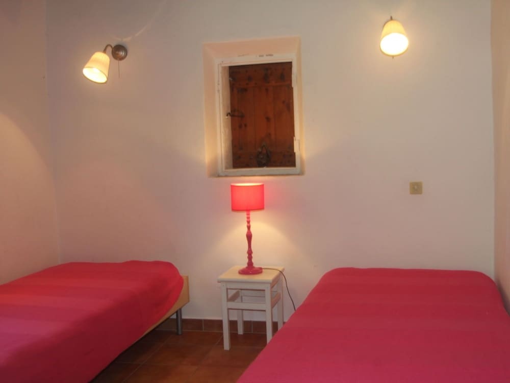 Lovely Holiday Home in Salernes With Swimming Pool
