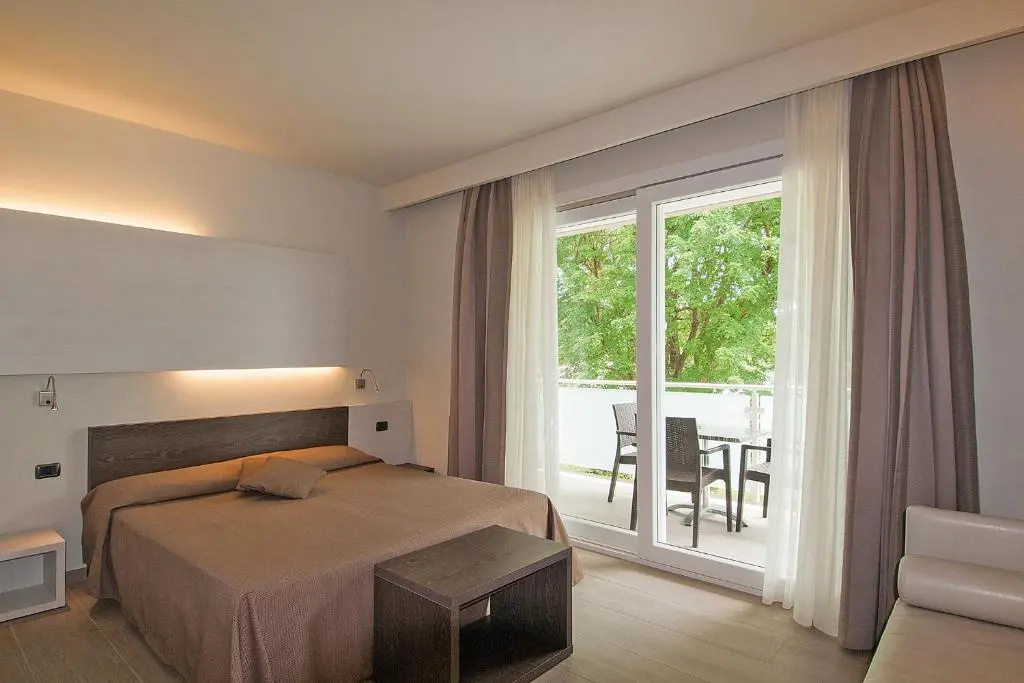 Standard Triple room with balcony
