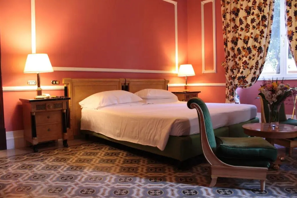 Hotel Albani Firenze - Tap to explore photos