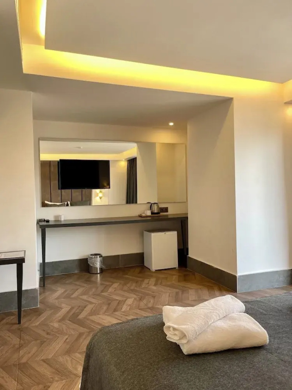 Standard room with partial ocean view
