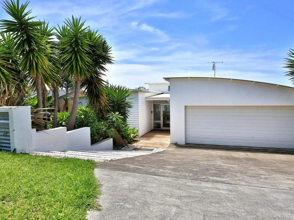 Palm Oasis - family friendly accommodation just a short walk to werri beach