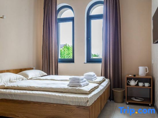 Deluxe Double room (full double bed)