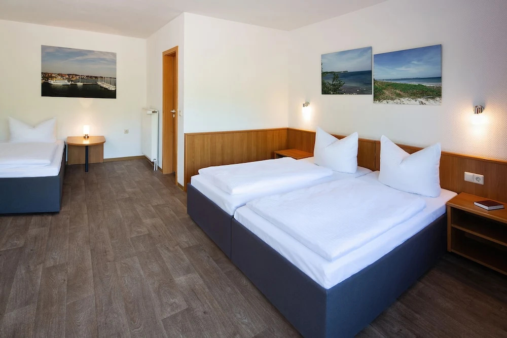 Standard Triple room