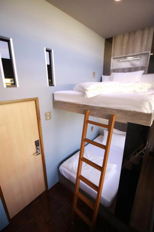 Standard Triple room with city view