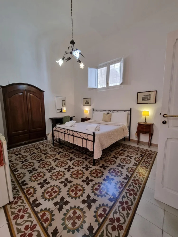 Double Suite (full double bed)