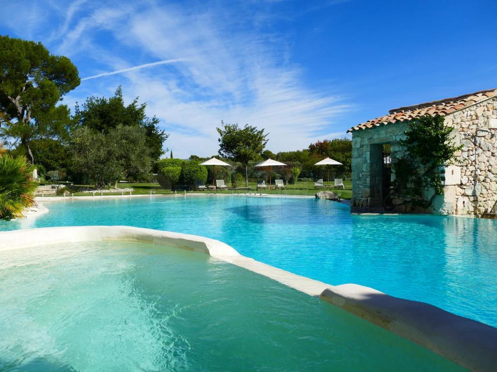 Ле сонж де фон баррьеь люберон. Гассен франция город. Peymeinade. Люберон франция. Le mas.