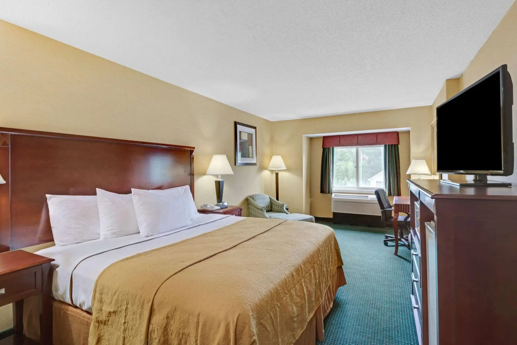 Ramada by Wyndham Kittery — 4