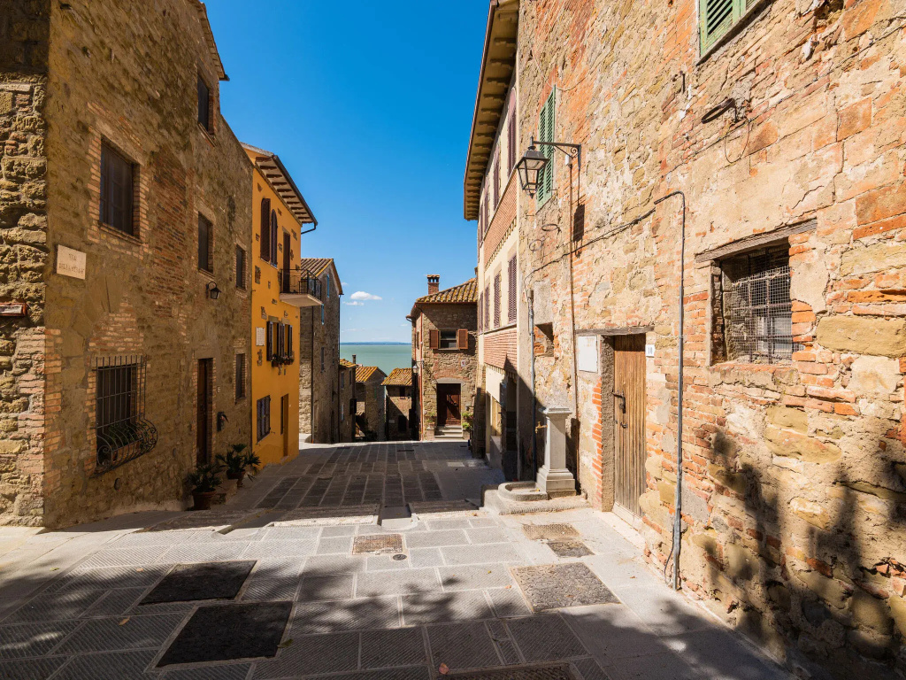 Romantic cottage in San Feliciano with garden