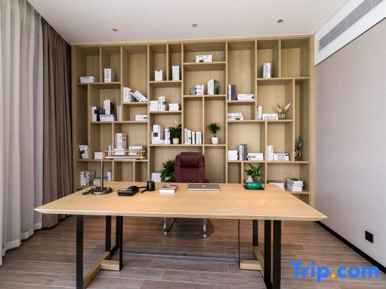 Люкс Business в Jinyuan Grand Hotel