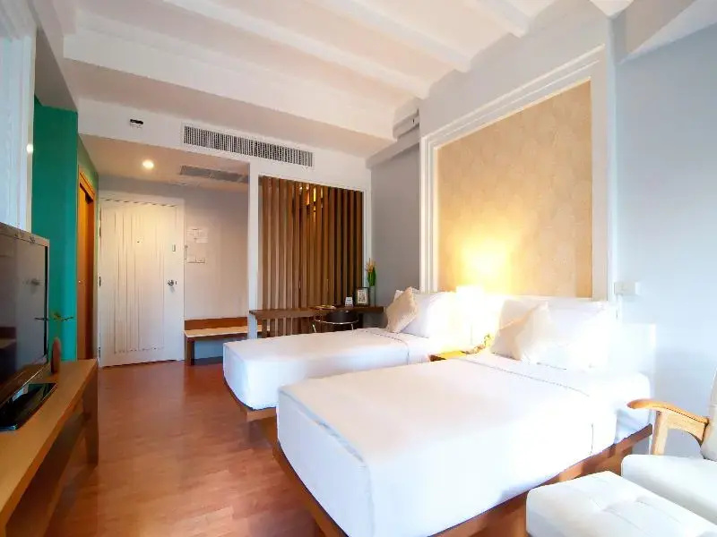 Deluxe Double room with balcony (full double bed)