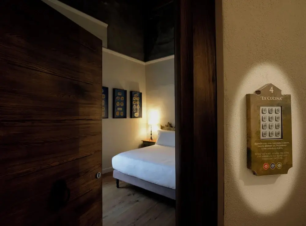 Superior room with balcony and with city view