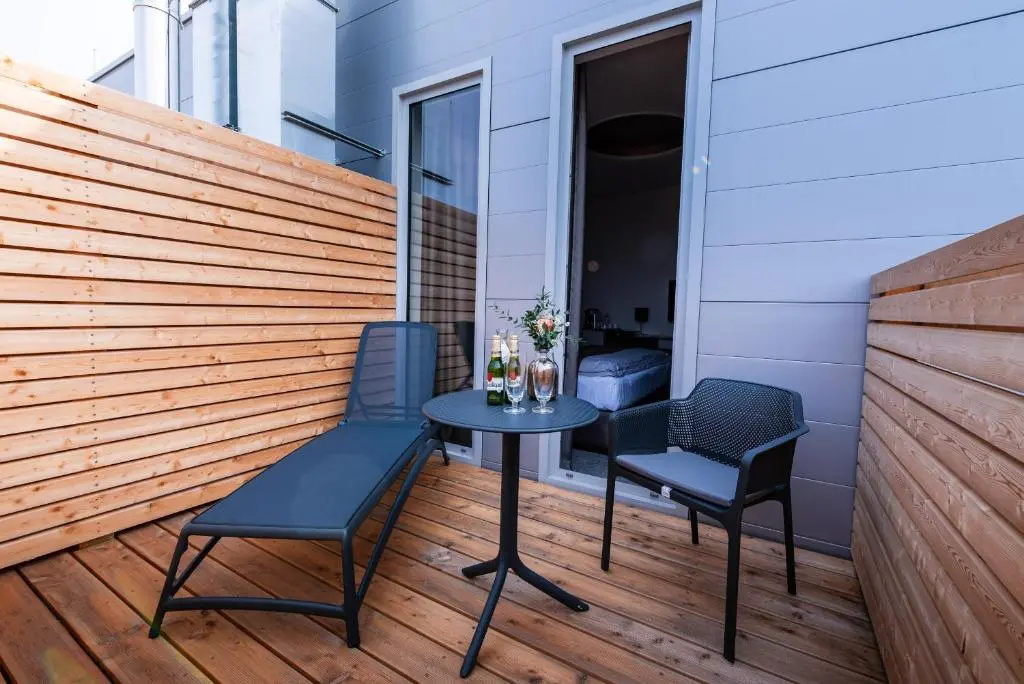 Balcony & Terrace