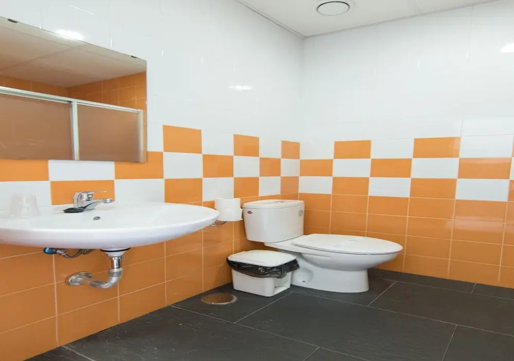 Двухместный номер Economy 2 отдельные кровати в Albergue Inturjoven Málaga - Hostel