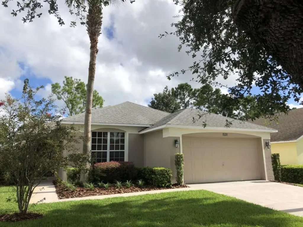 1531GUV -Home away from home! Golf front villa!