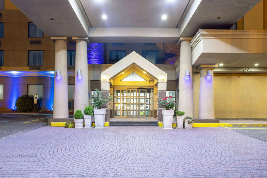 Lobby & Reception
