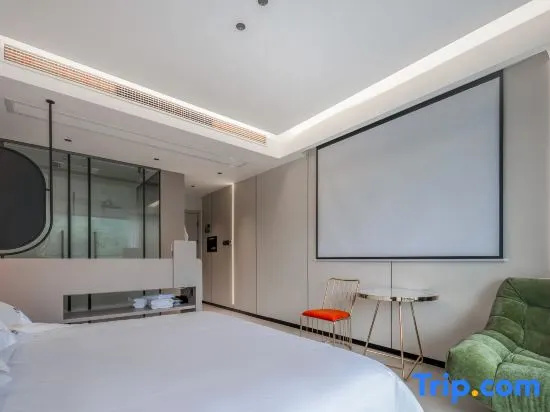 Standard Double room with balcony (full double bed)