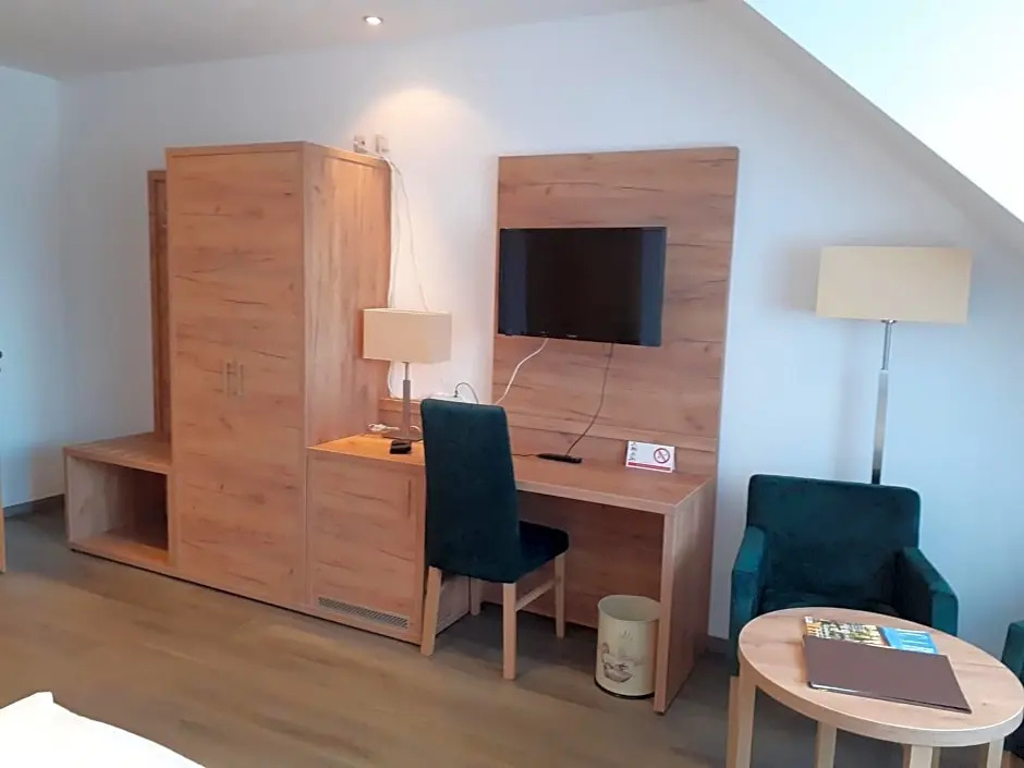 Land Gut Hotel Zum Alten Forsthaus - Chambres
