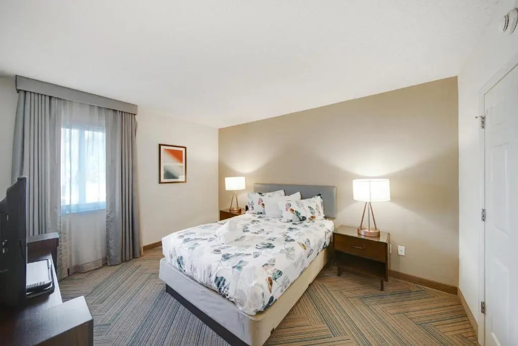 2 Bedrooms Apartment