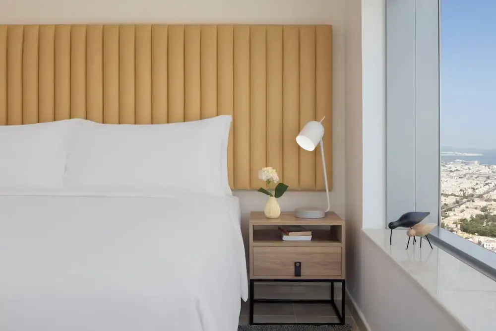 Четырёхместный люкс с 2 комнатами с видом на море в Staybridge Suites Dubai Financial Centre