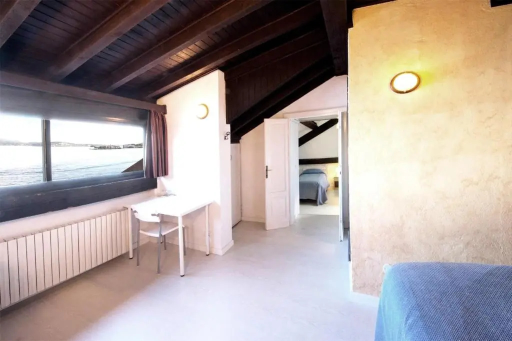 Standard Quadruple room with lake view