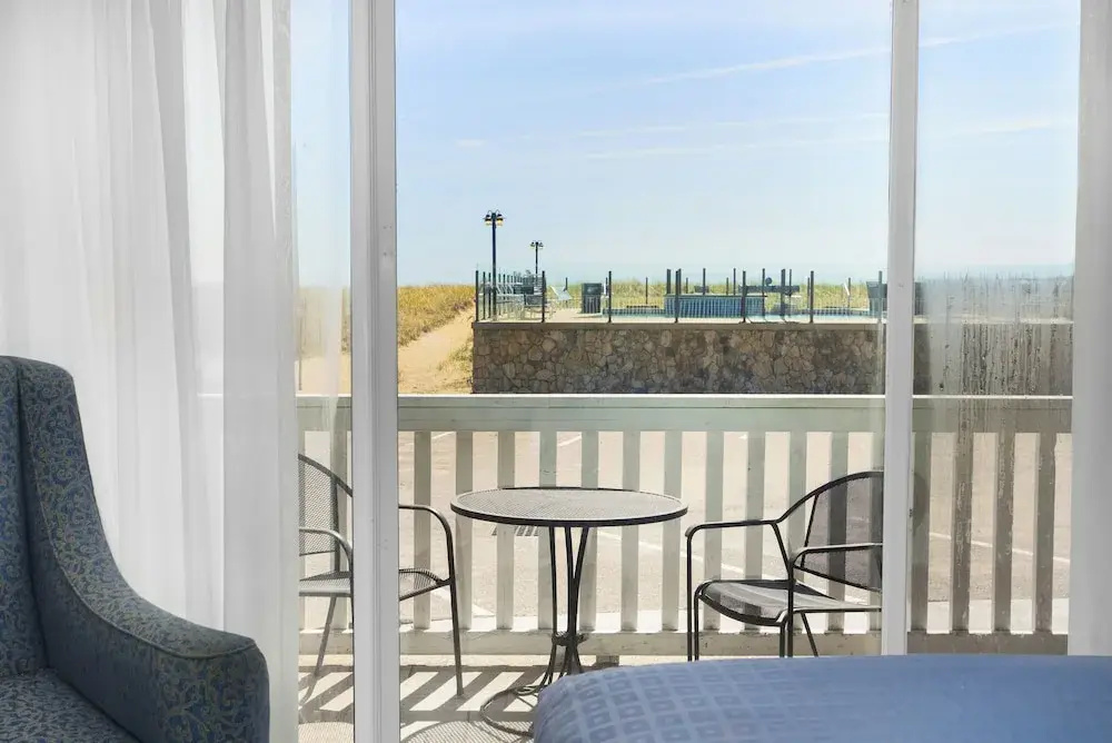 Standard Quadruple room with balcony and with pool view