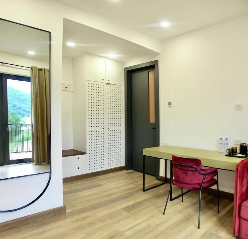 Deluxe Double room with balcony and with garden view (full double bed)