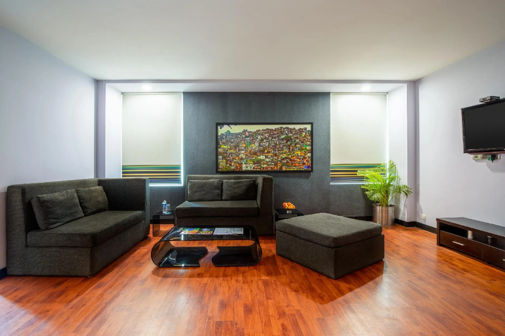 Lobby & Reception