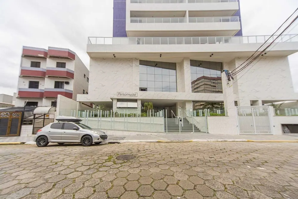 Apto com Garagem e Varanda a 450m da Praia
